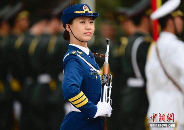 三军仪仗队女兵海军，荣耀与担当的象征，三军仪仗队女兵海军，荣耀与担当的象征风采展露
