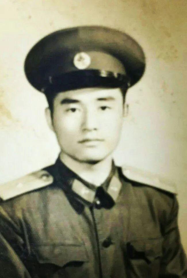 老式军装图片，历史、风格与收藏价值，老式军装图片，历史风格与收藏价值探究