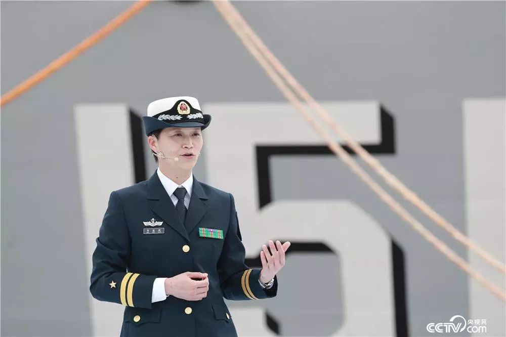 郑州舰舰长韦慧晓的启示，领导力、创新与超越的典范，韦慧晓，领导力与创新典范——郑州舰舰长启示录