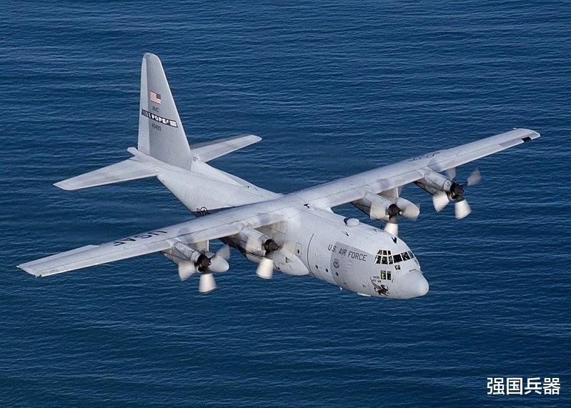 C130运输机与运-8运输机，性能与特点比较，C130与运-8运输机性能与特点深度对比