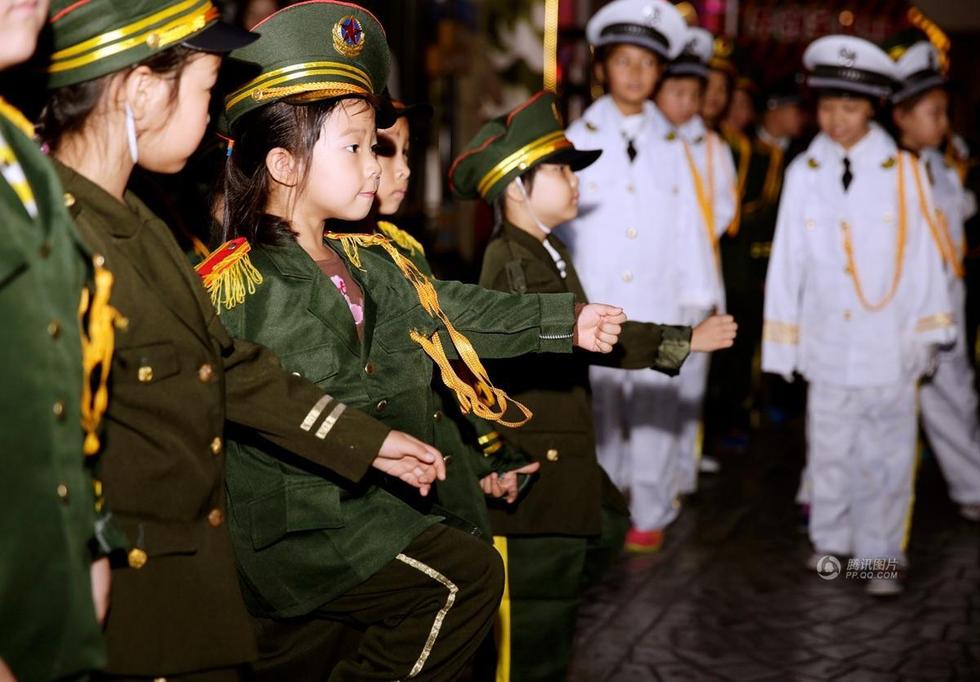 震撼回顾，2019国庆阅兵正步视频，感受大国风采，震撼回顾，大国风采尽显，2019国庆阅兵正步视频回顾