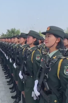 2019年阅兵女兵方队图片，展现新时代女性的风采与力量，新时代女性风采与力量，阅兵女兵方队图片展示