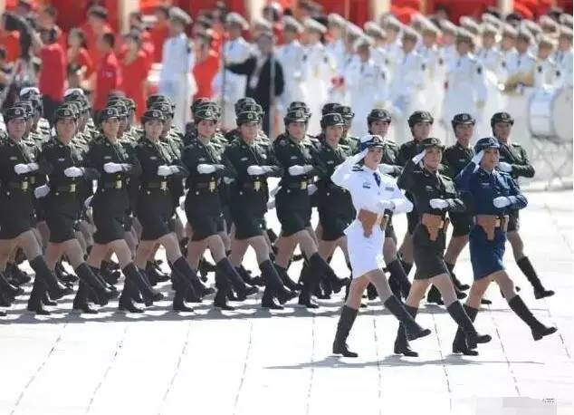 中国女兵方队领队