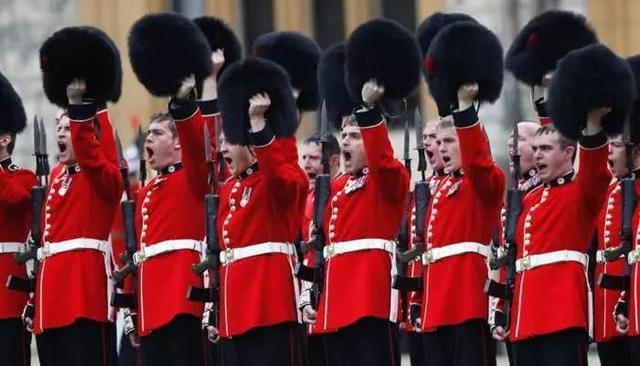 英国阅兵中的掷弹兵进行曲，历史、传统与荣耀的交响曲，英国阅兵经典音乐，掷弹兵进行曲——历史、传统与荣耀的辉煌交响曲