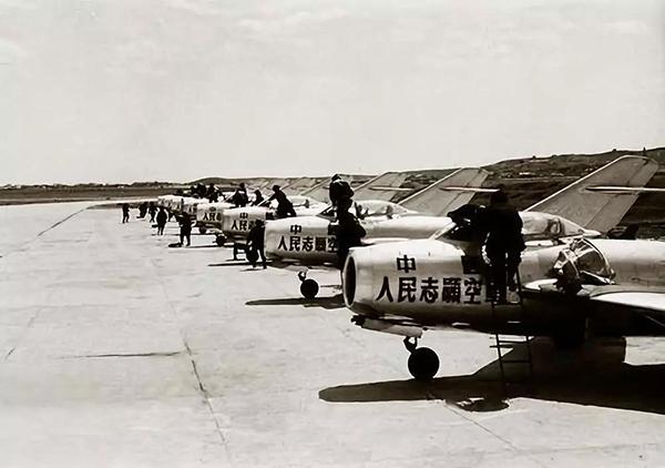 中国第一支空军成立时间，历史回顾与纪念意义，中国空军首支部队成立历程，历史回顾与纪念意义