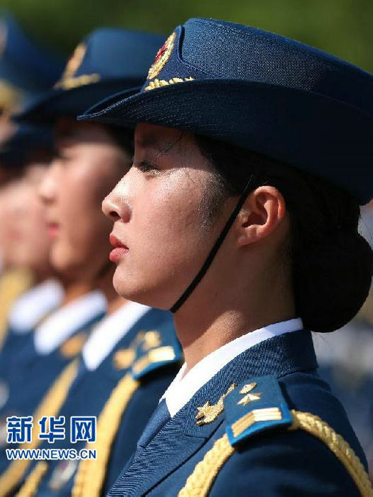 中国人民解放军仪仗队女兵亮相，展现新时代巾帼英雄风采，中国人民解放军仪仗队女兵风采，新时代巾帼英雄亮相展英姿